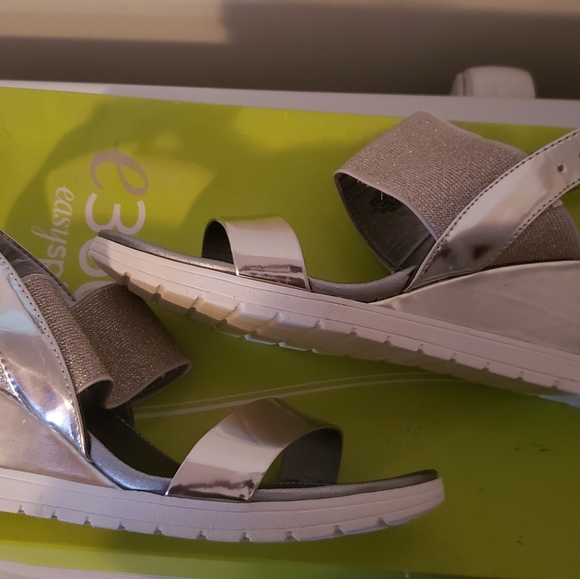 Shoes - Picture 2 of 5